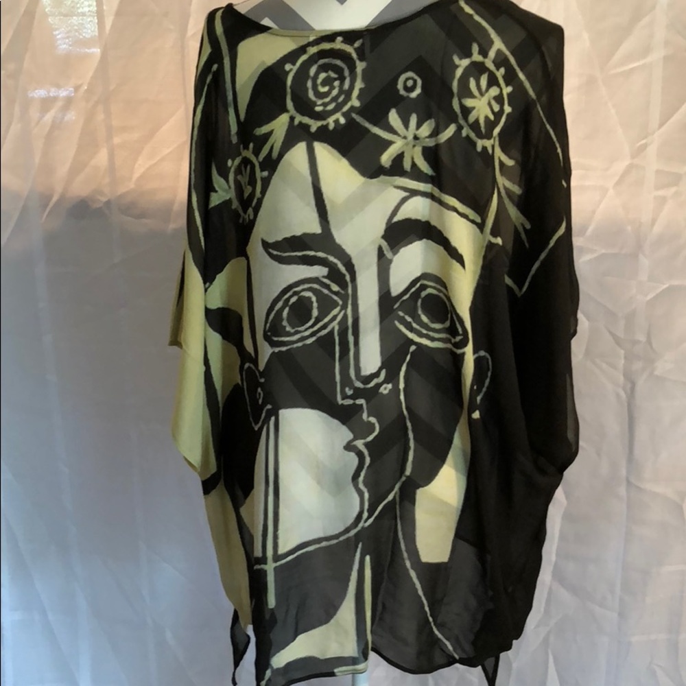 Awesome “face” blouse - Picture 4 of 6